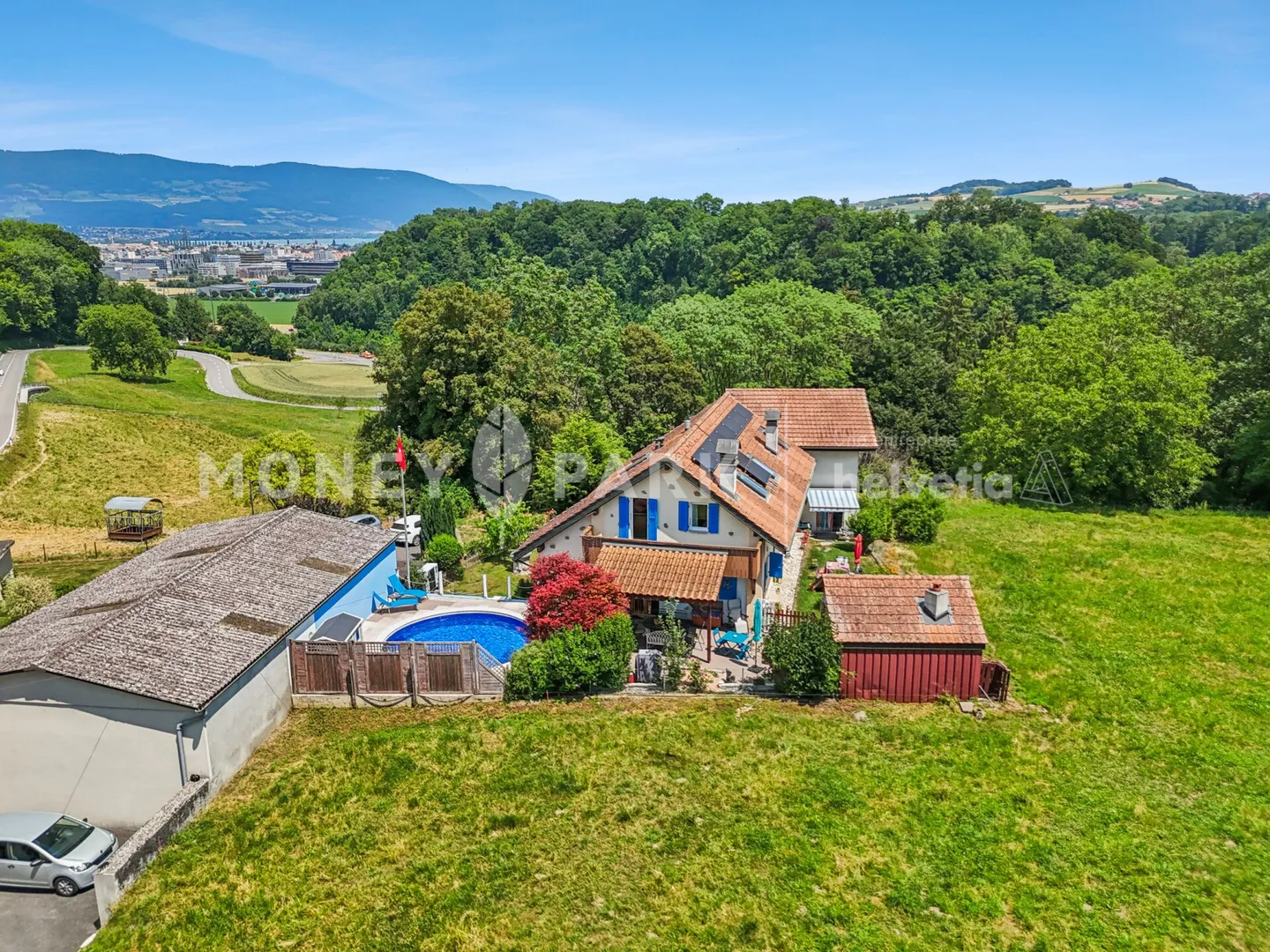 Individual villa with independent 2.5-room apartment - Photo 2 of 15