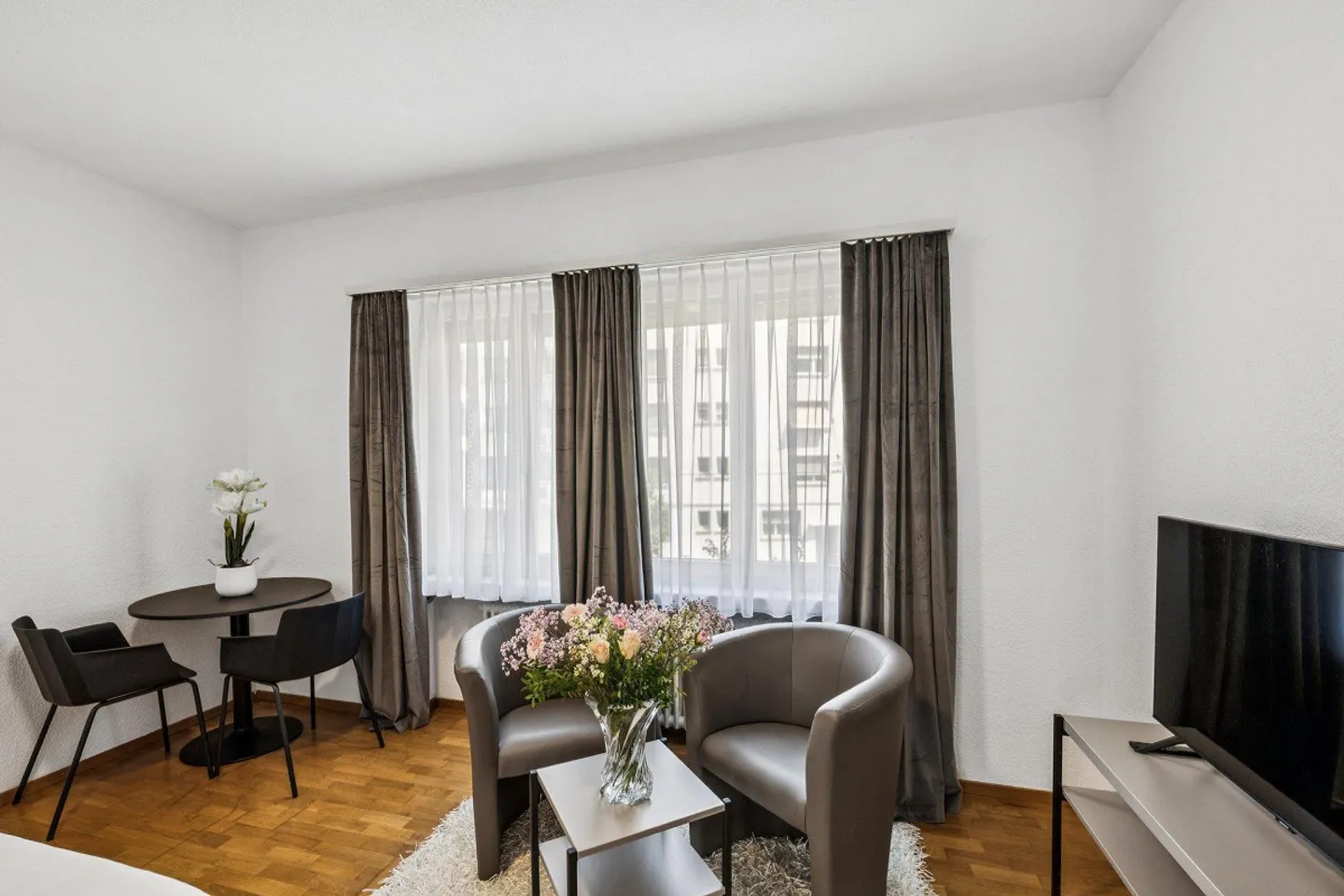 Möblierte 1.5-Zimmer-Wohnung mit Service im Zentrum Biel/Bienne - Foto 2 von 11