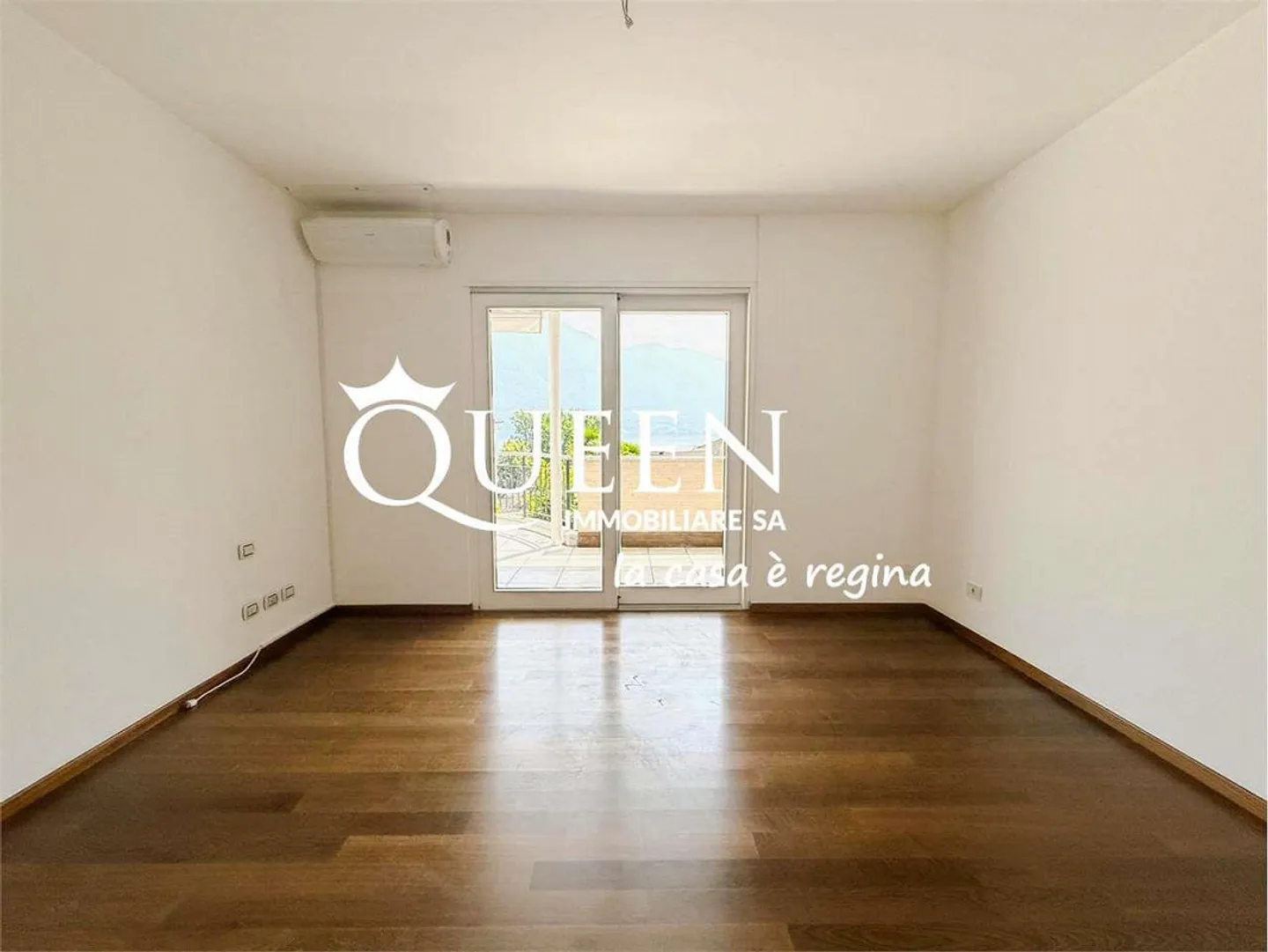 Minusio: penthouse 4.5 rooms, 150 sqm, terrace, jacuzzi, lake view and mountains - Photo 12 of 13