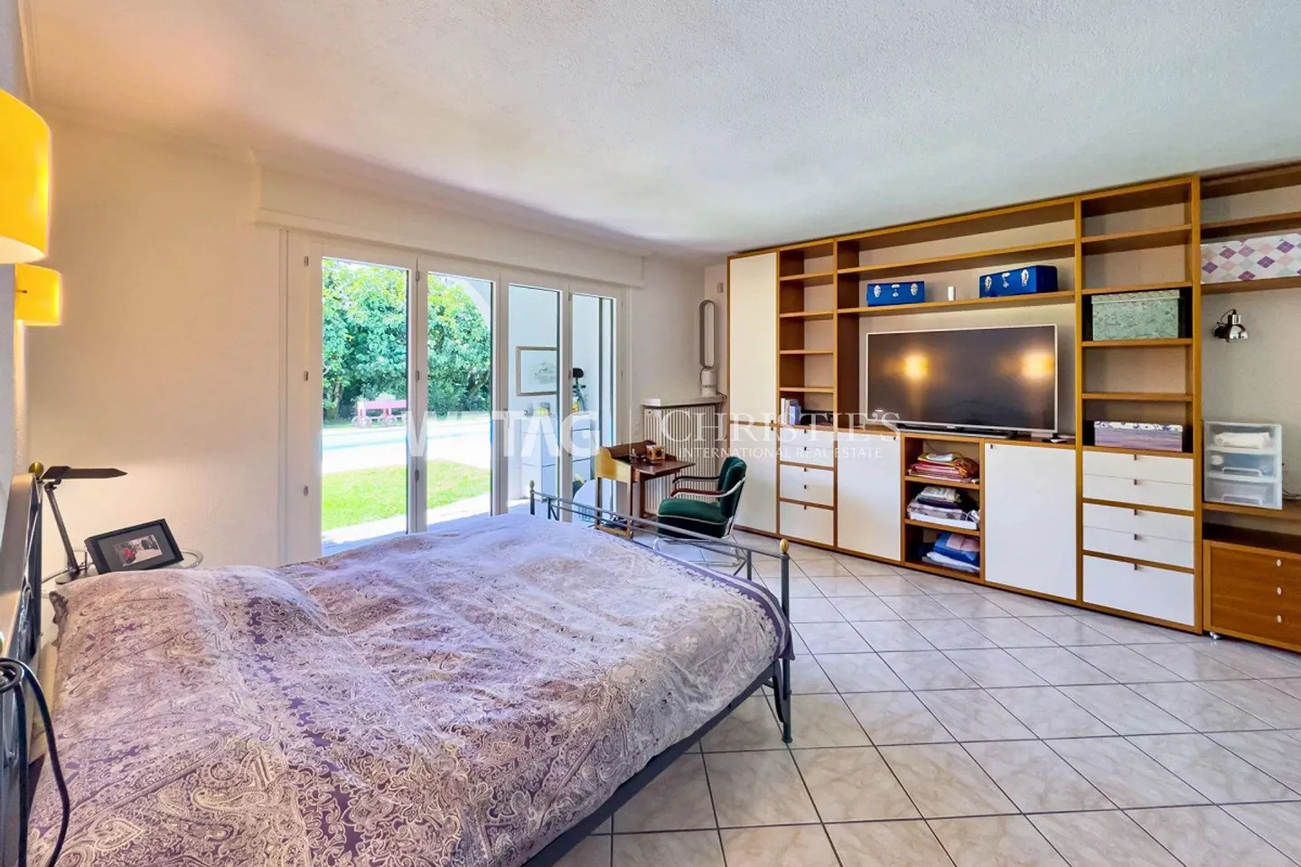 Elegant villa with pool in Lugano-Magliaso for sale, located directly on Lake Lugano - Photo 8 of 13