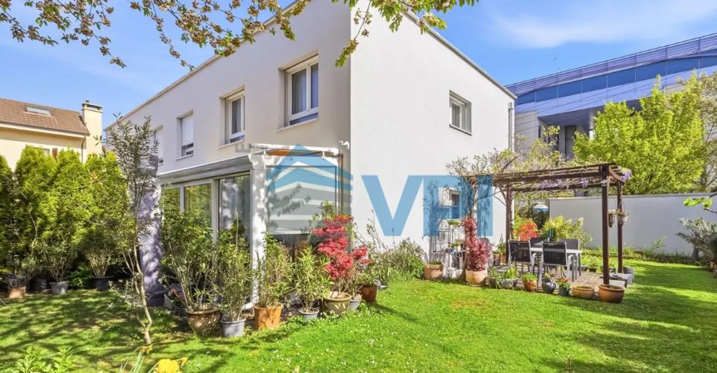 Incantevole villa familiare di 5,5 stanze nel cuore di Meyrin - Foto 1 di 12