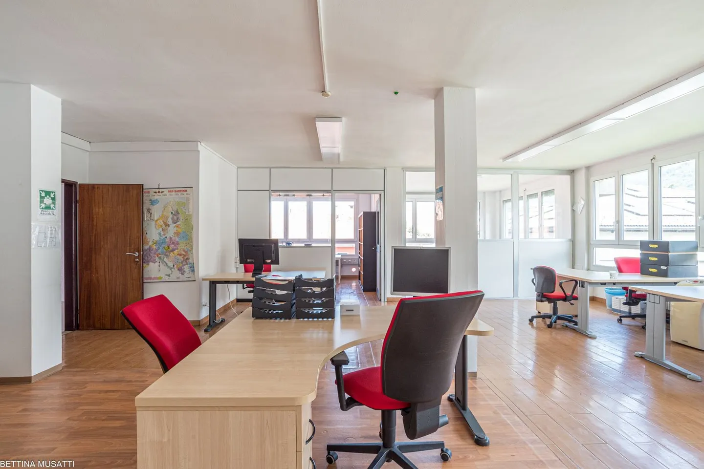 CHIASSO – GROßZÜGIGER EINGERICHTETER OFFENE RAUM IN STRATEGISCHER LAGE - Foto 1 von 7