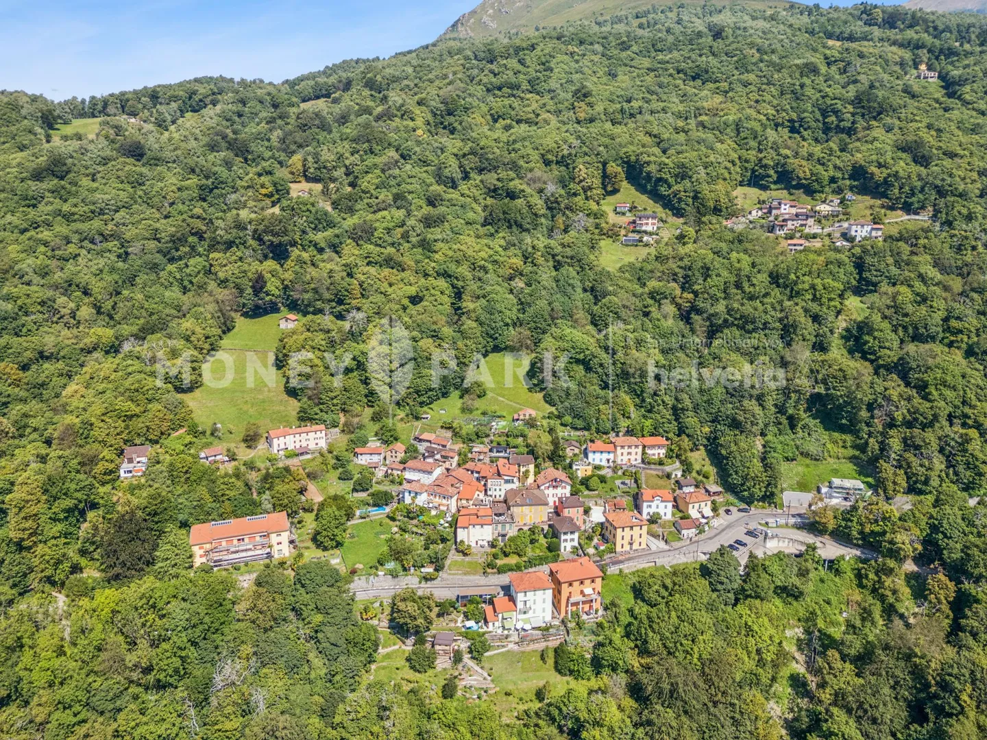 Casa unifamiliare di 5,5 stanze - ristrutturata con giardino separato - Foto 1 di 13