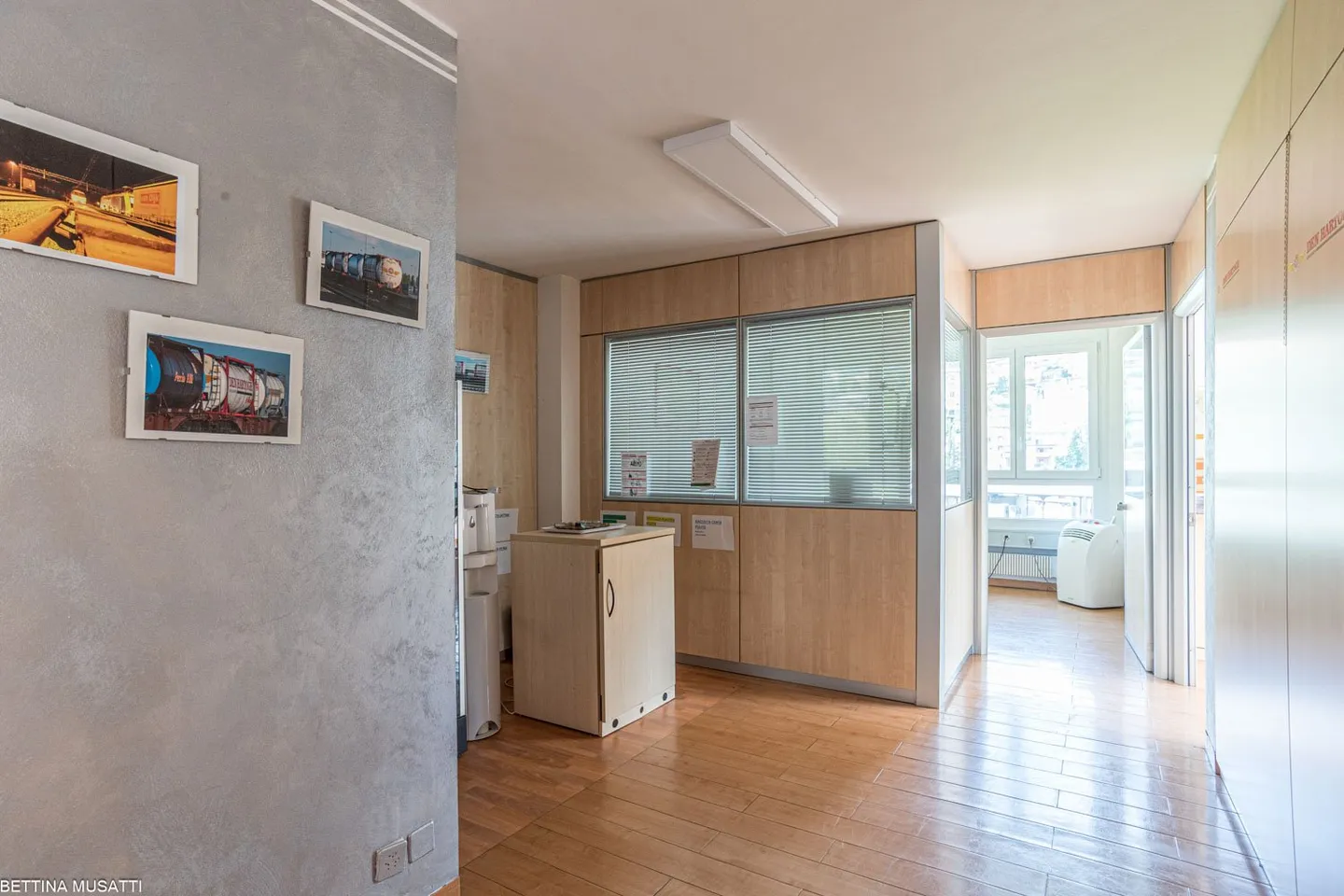 CHIASSO – GROßZÜGIGER EINGERICHTETER OFFENE RAUM IN STRATEGISCHER LAGE - Foto 6 von 7