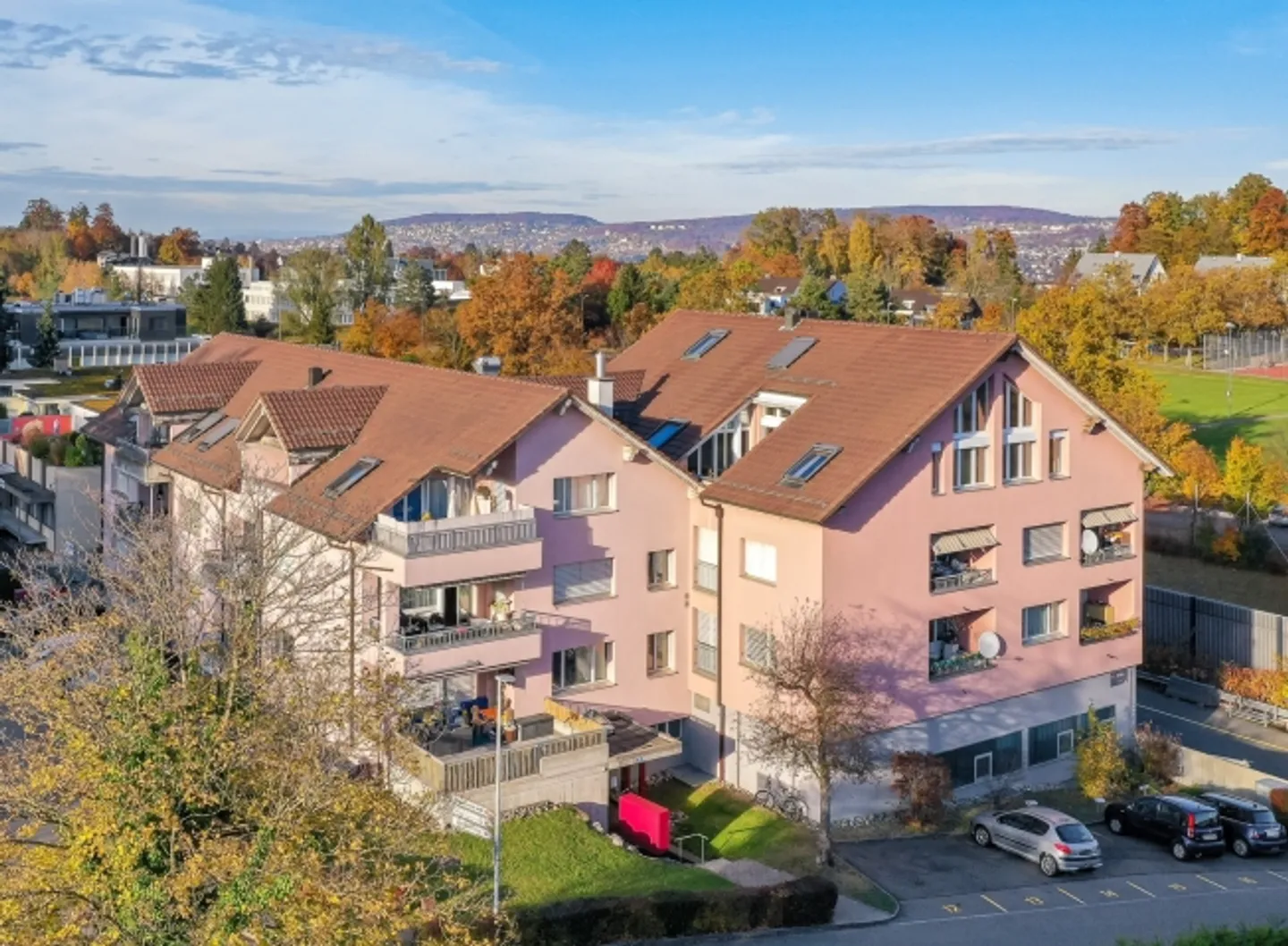 Freshly renovated and bright apartment - Photo 5 of 11