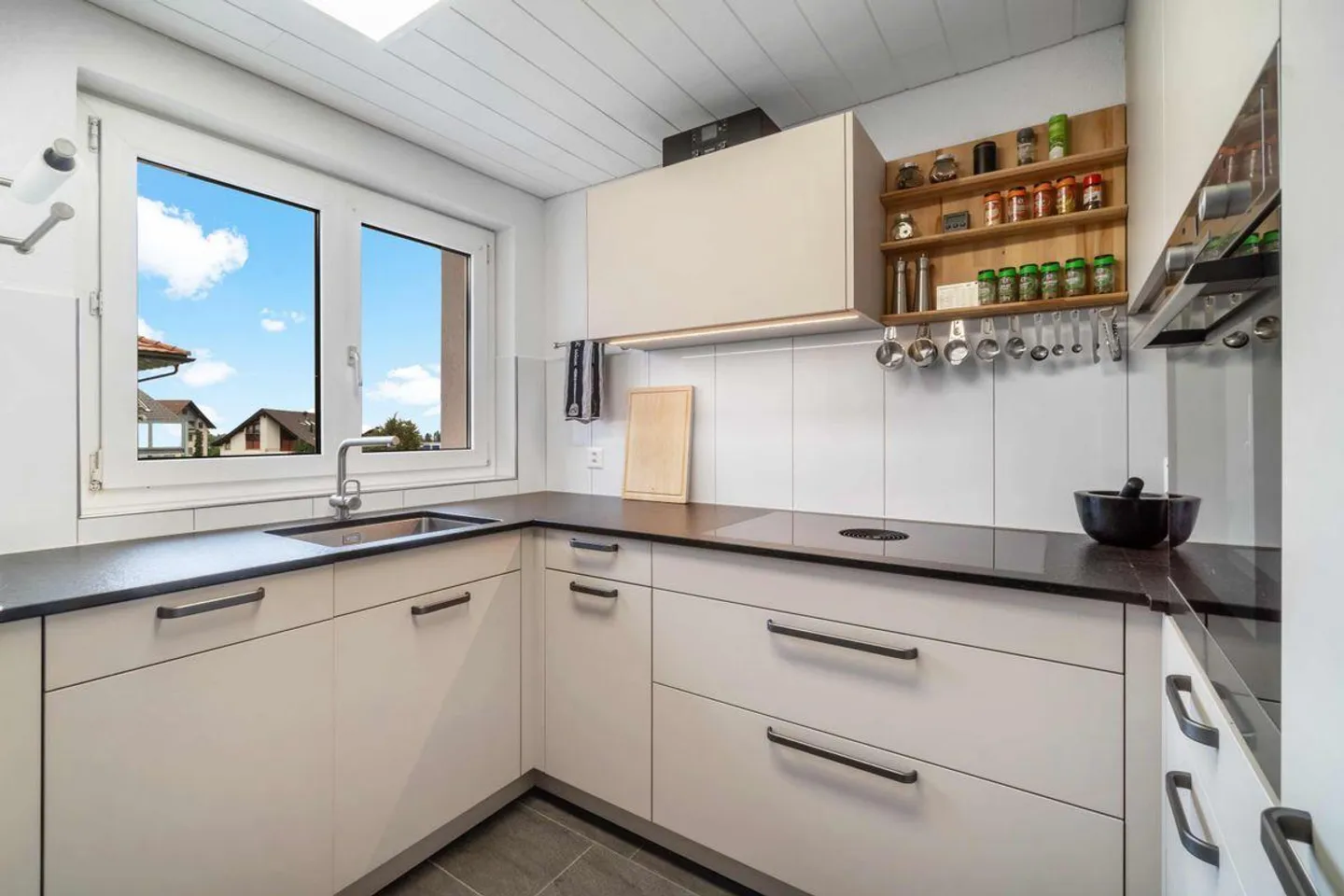 APPARTEMENT 3.5 PIÈCES AVEC VUE. - Photo 1 sur 11