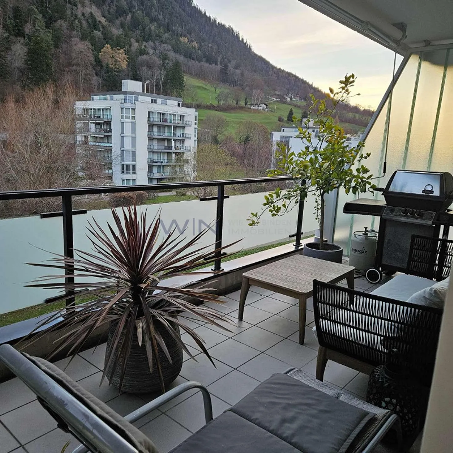 Stilvolles Wohnen mit Weitblick in die Churer Alpen - Foto 2 von 8