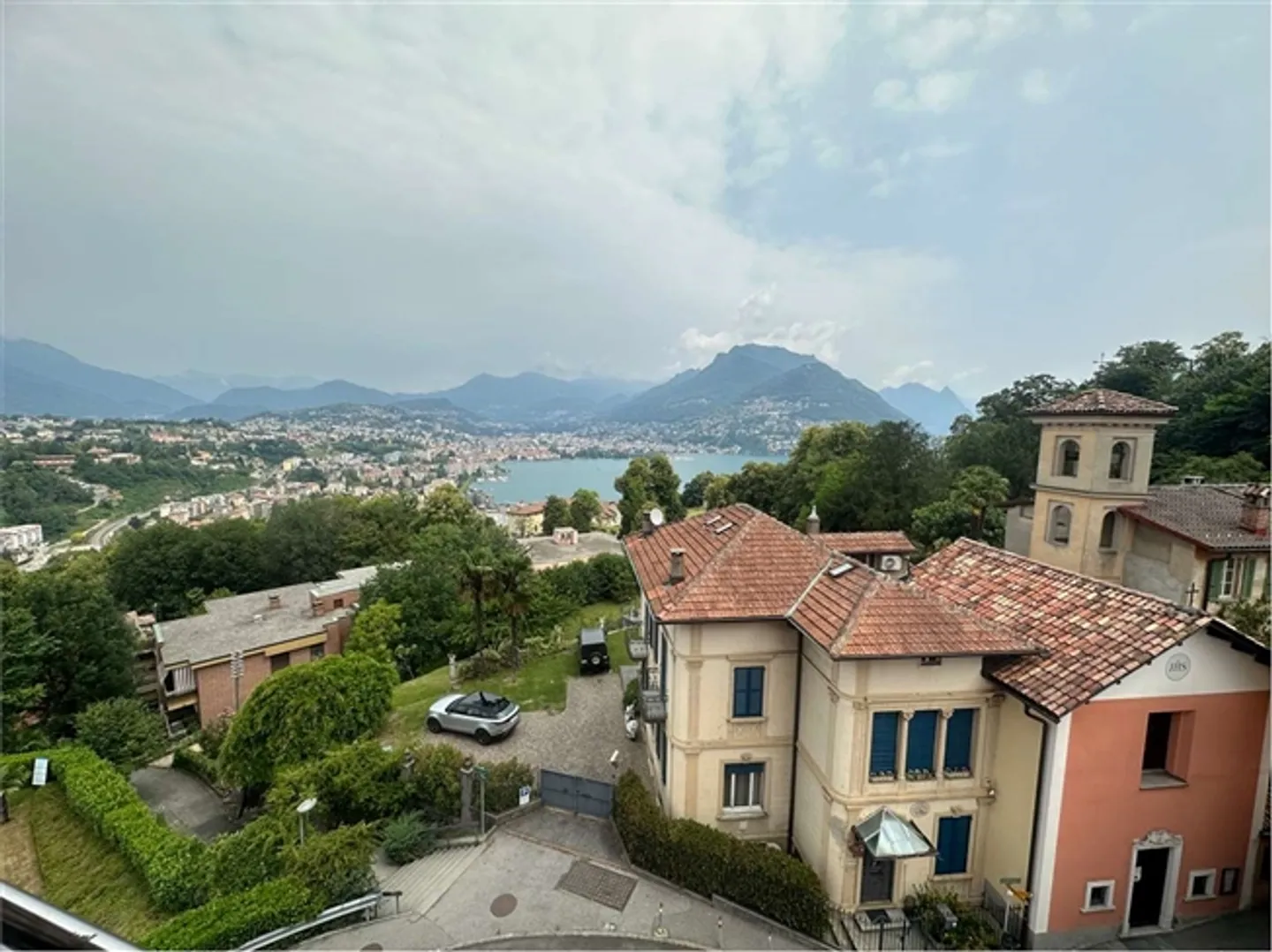 AMPIO E LUMINOSO PENTHOUSE DI 150 MQ. VISTA LAGO - Foto 1 di 20