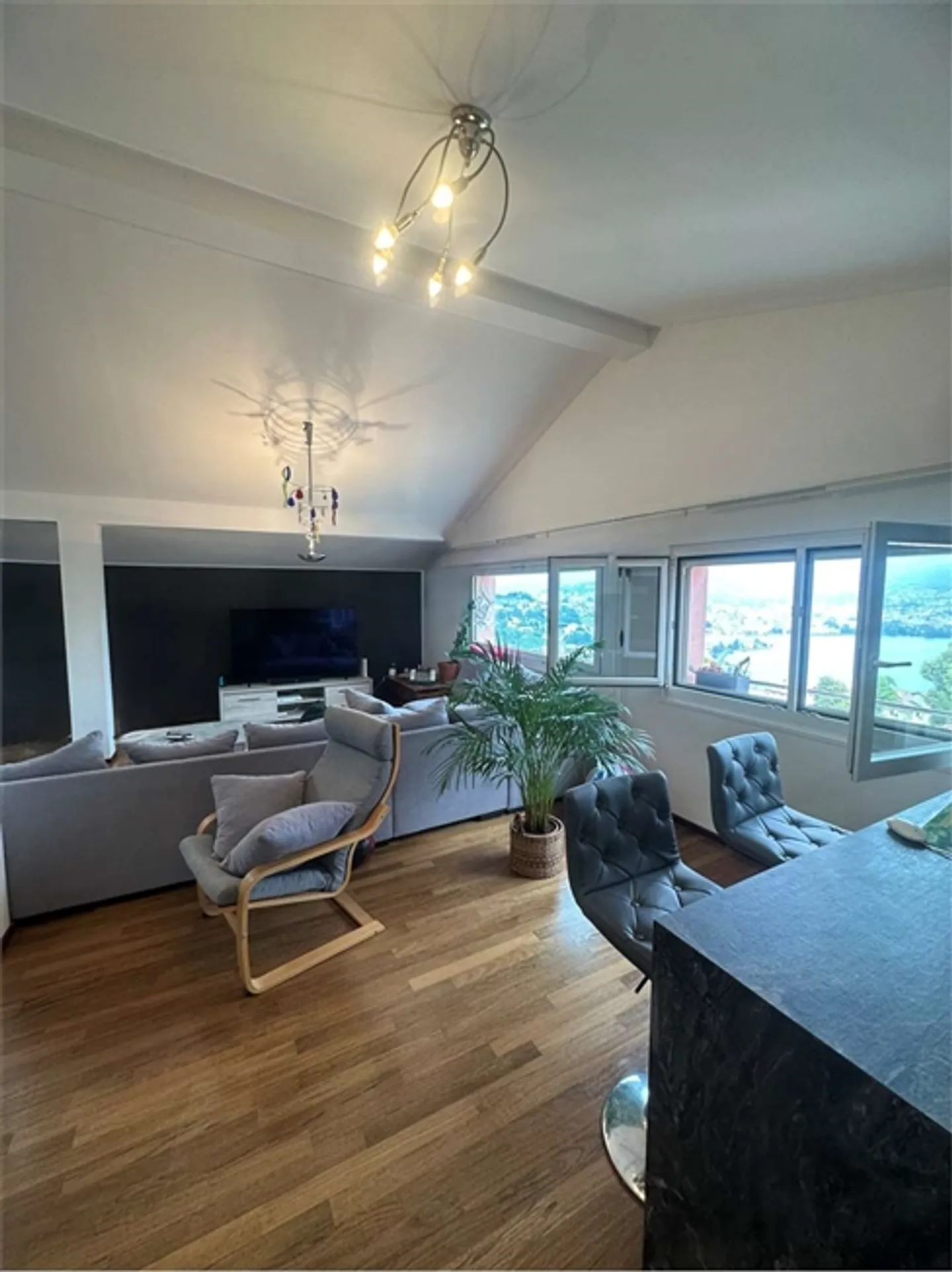 AMPIO E LUMINOSO PENTHOUSE DI 150 MQ. VISTA LAGO - Foto 6 di 20