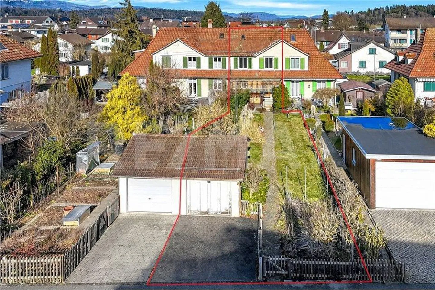 3½ Room Row House with Garage - Ideal for Renovation and Expansion - Photo 1 of 10