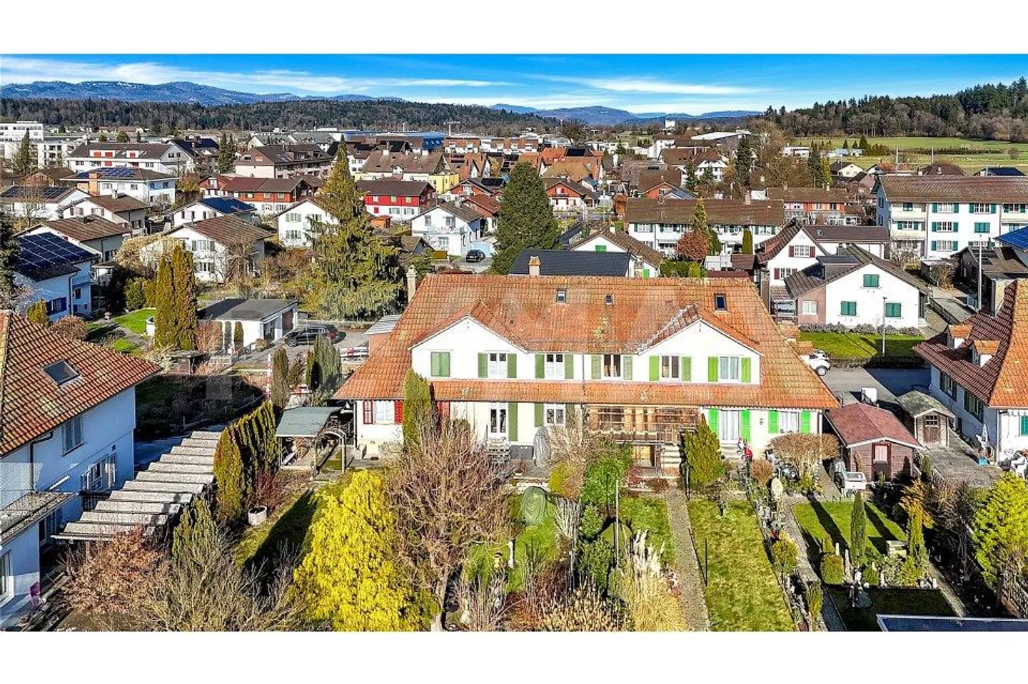 3½ Room Row House with Garage - Ideal for Renovation and Expansion - Photo 2 of 10