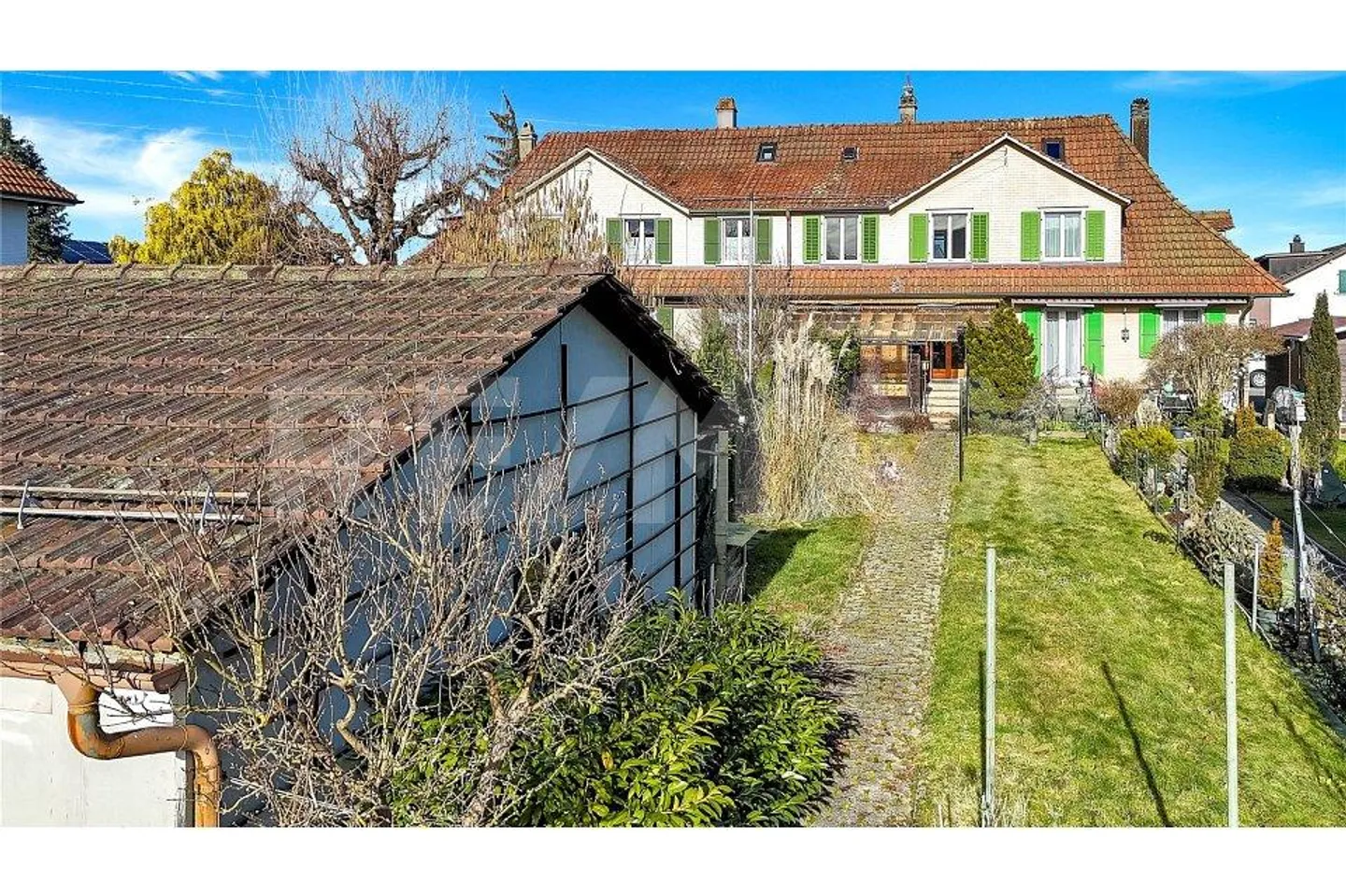 3½ Room Row House with Garage - Ideal for Renovation and Expansion - Photo 3 of 10