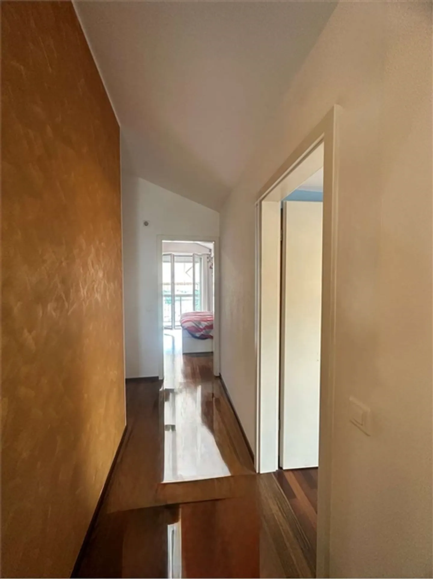 AMPIO E LUMINOSO PENTHOUSE DI 150 MQ. VISTA LAGO - Foto 16 di 20