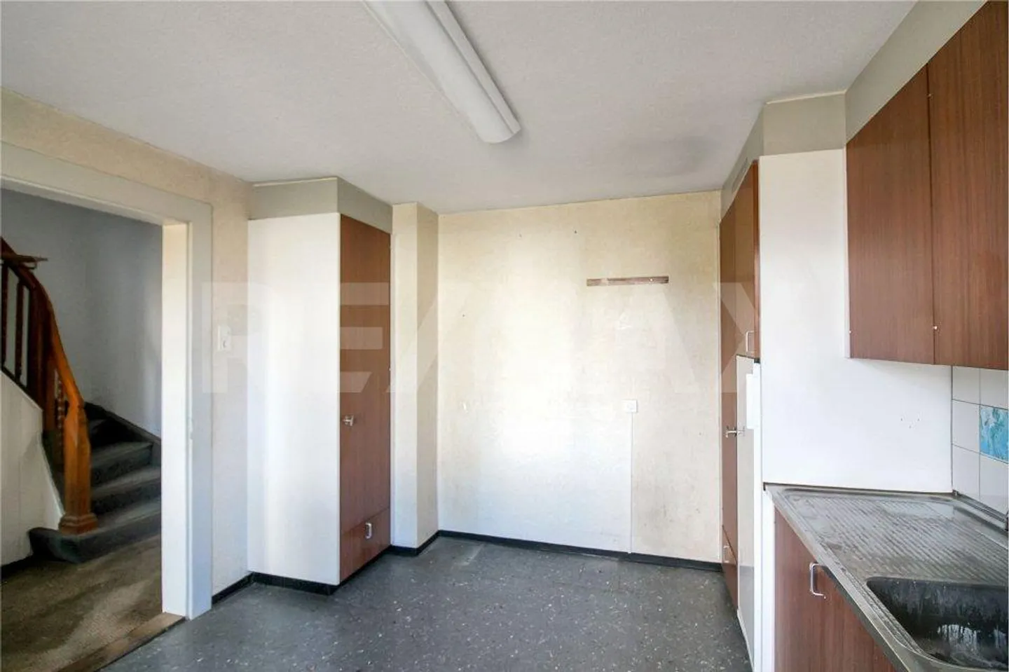 3½ Room Row House with Garage - Ideal for Renovation and Expansion - Photo 6 of 10