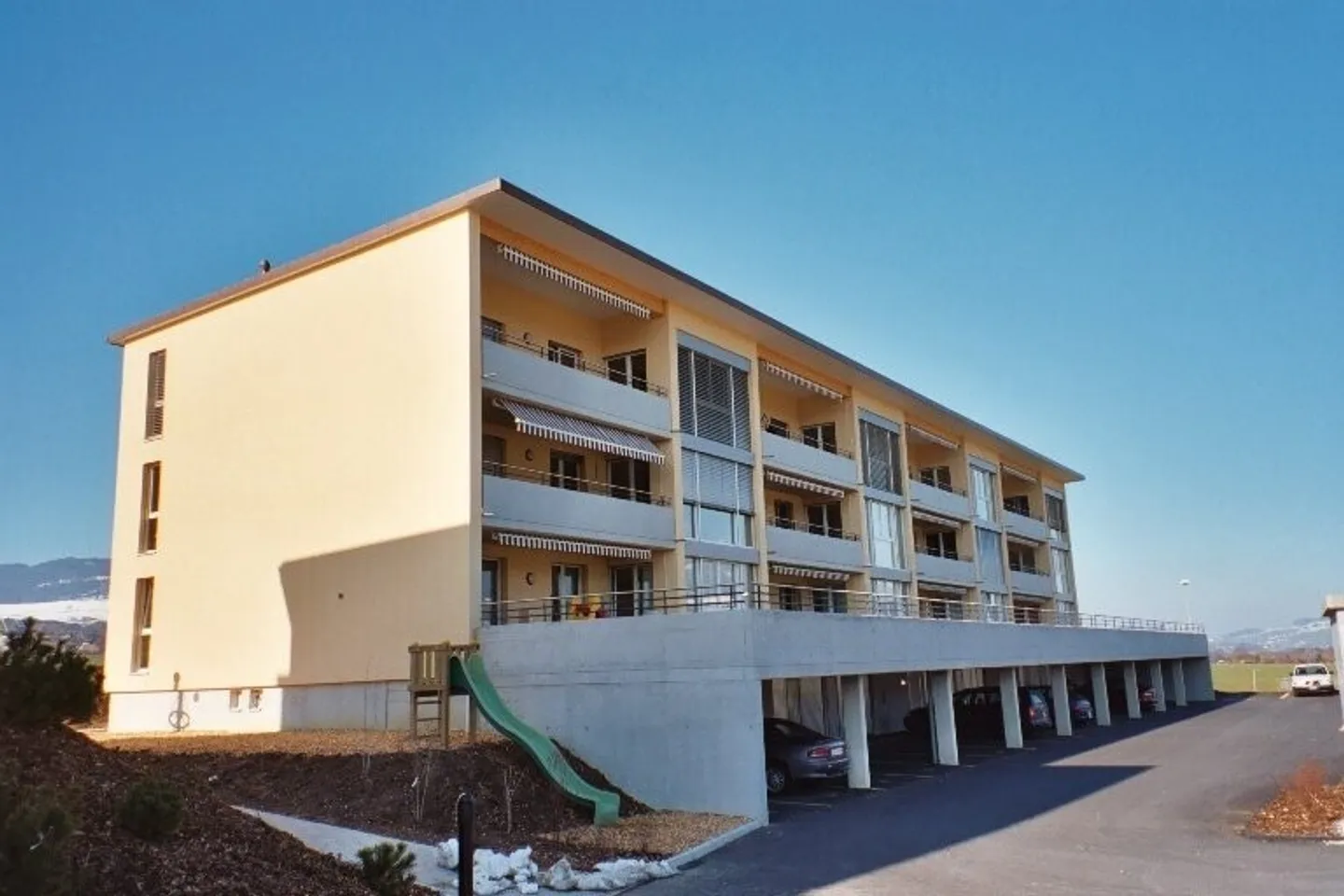 Spacious 105 m² apartment with balcony and unobstructed view - Photo 2 of 12