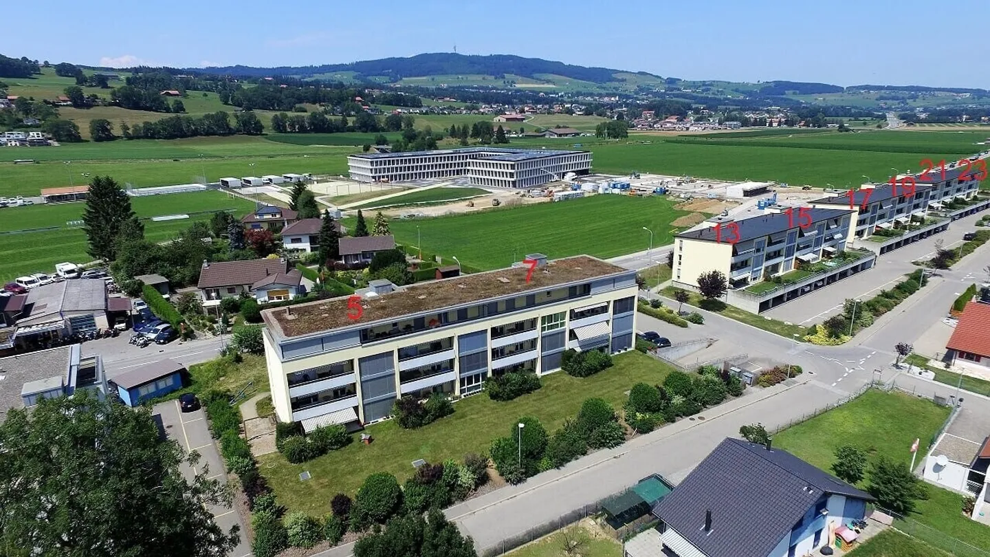 Spacious 105 m² apartment with balcony and unobstructed view - Photo 1 of 12