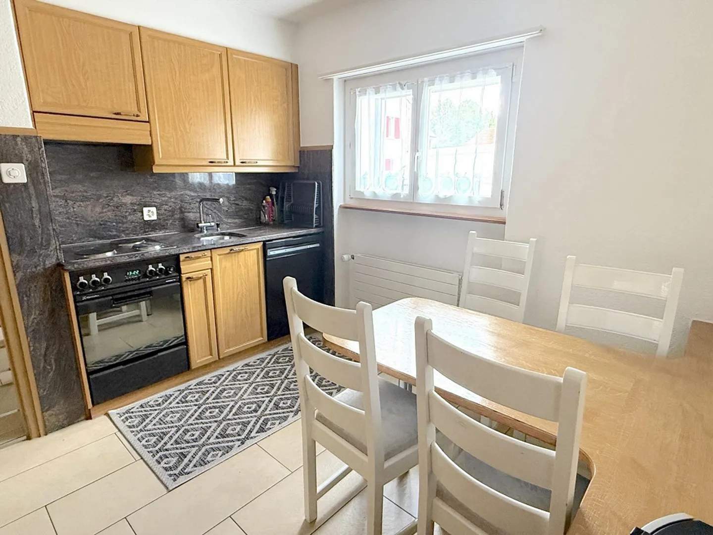 5-room terraced house with large winter garden - Photo 2 of 12
