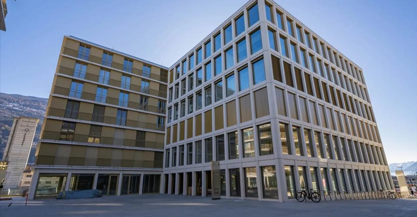 Shop for rent - Photo 1 of 13