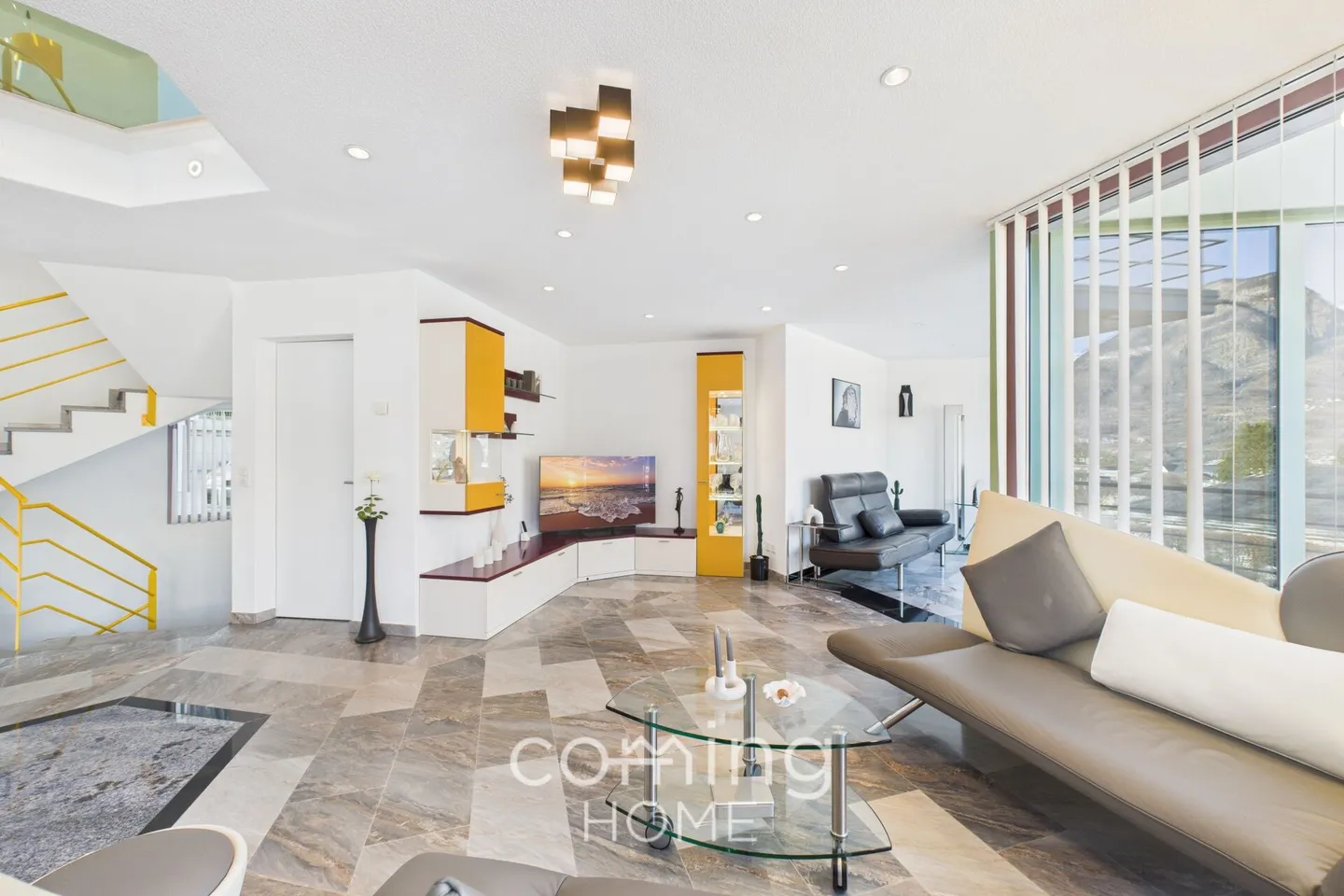 Aussergewöhnliches Einfamilienhaus in Brig Glis - architektonisch markant, sonnig gelegen und umfassend renoviert - Photo 2 of 30