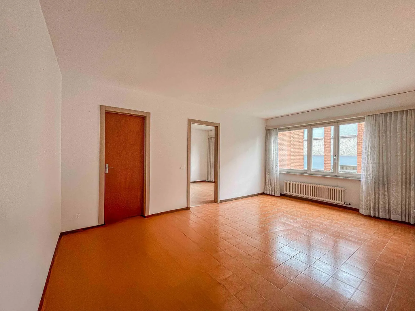 Opportunità di ristrutturazione: 3 camere ideali per investimento - Foto 1 di 5
