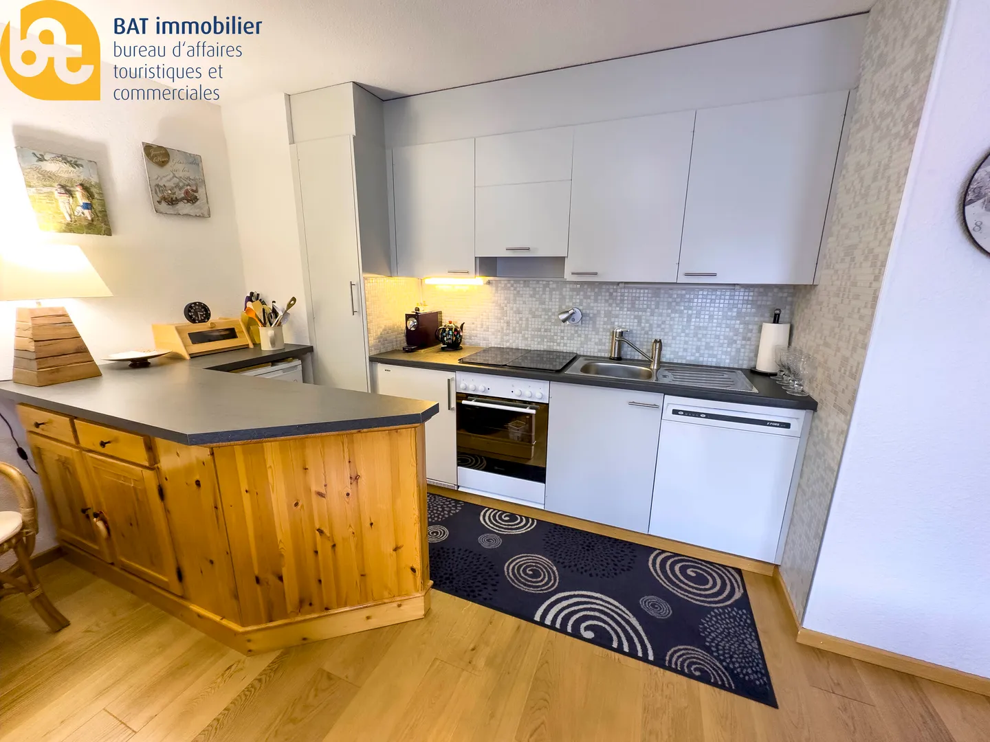 Charming 2-Room Apartment - Photo 3 of 8