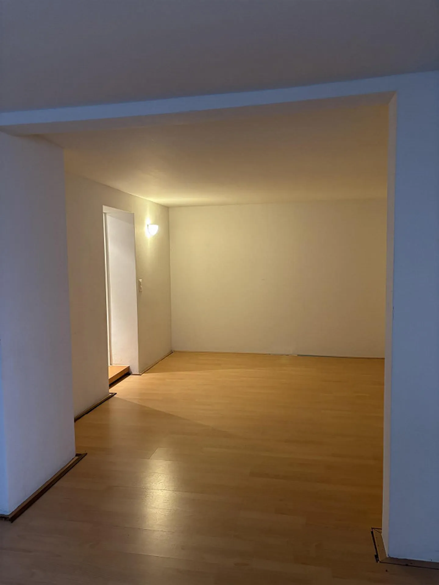 Vielseitig nutzbares Studio in Nähe Spiez Bahnhof zu vermieten - Foto 1 von 7