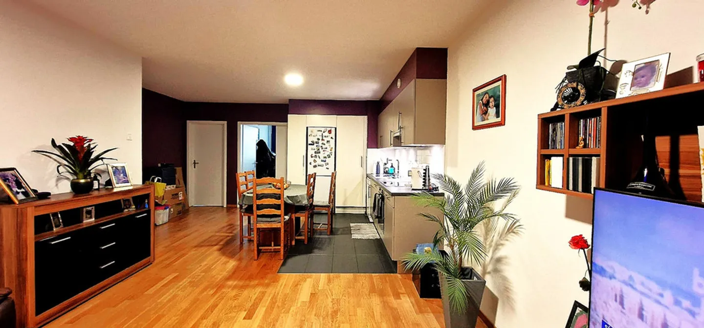 6-room apartment HM close to amenities and transport - Photo 2 of 4