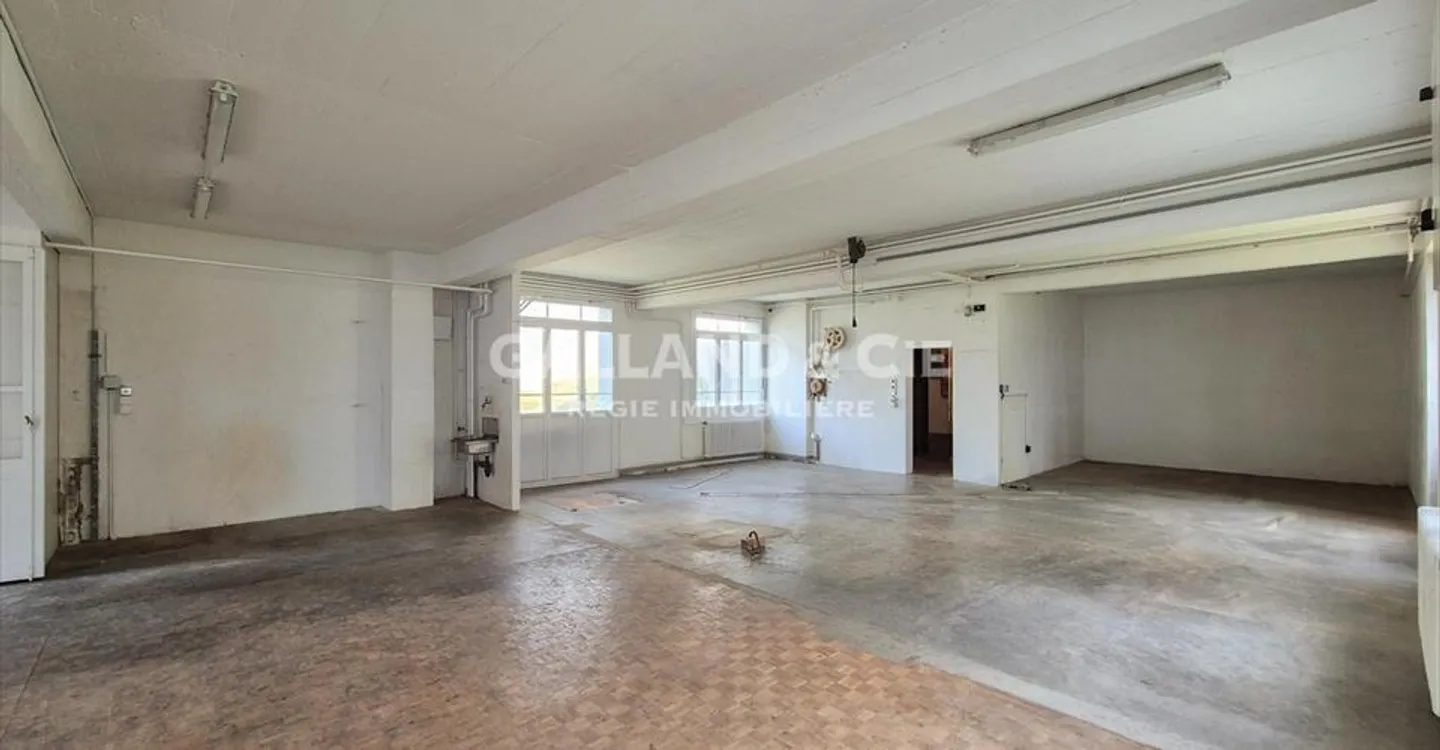 Edificio ad uso misto in affitto - Foto 2 di 6