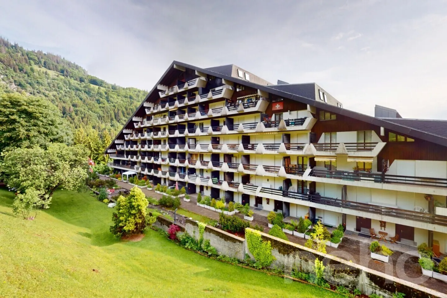 Studio ristrutturato esclusivo con terrazza a livello del suolo - Foto 2 di 13