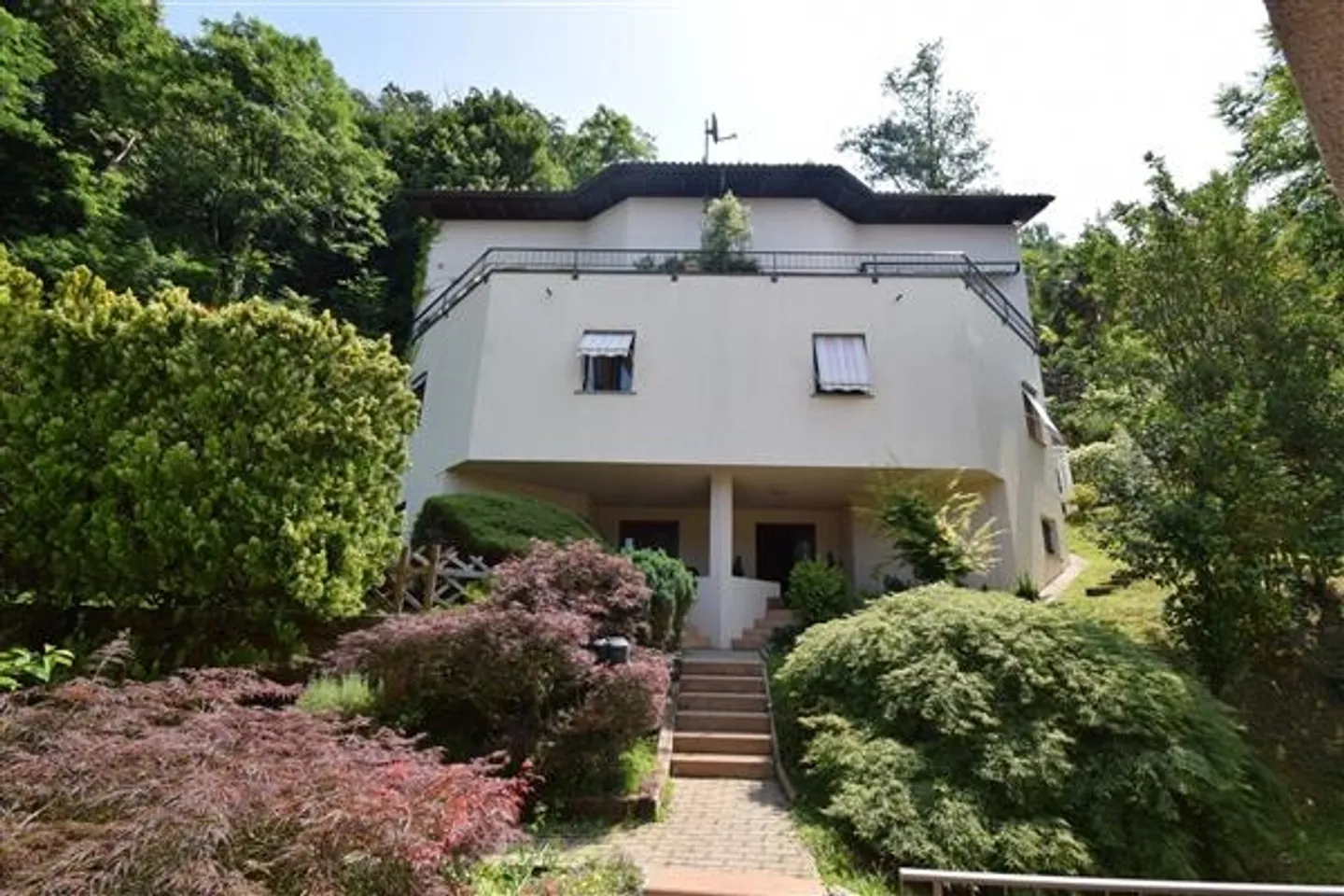 Bissone: Casa bifamiliare con 7 camere - Foto 3 di 4