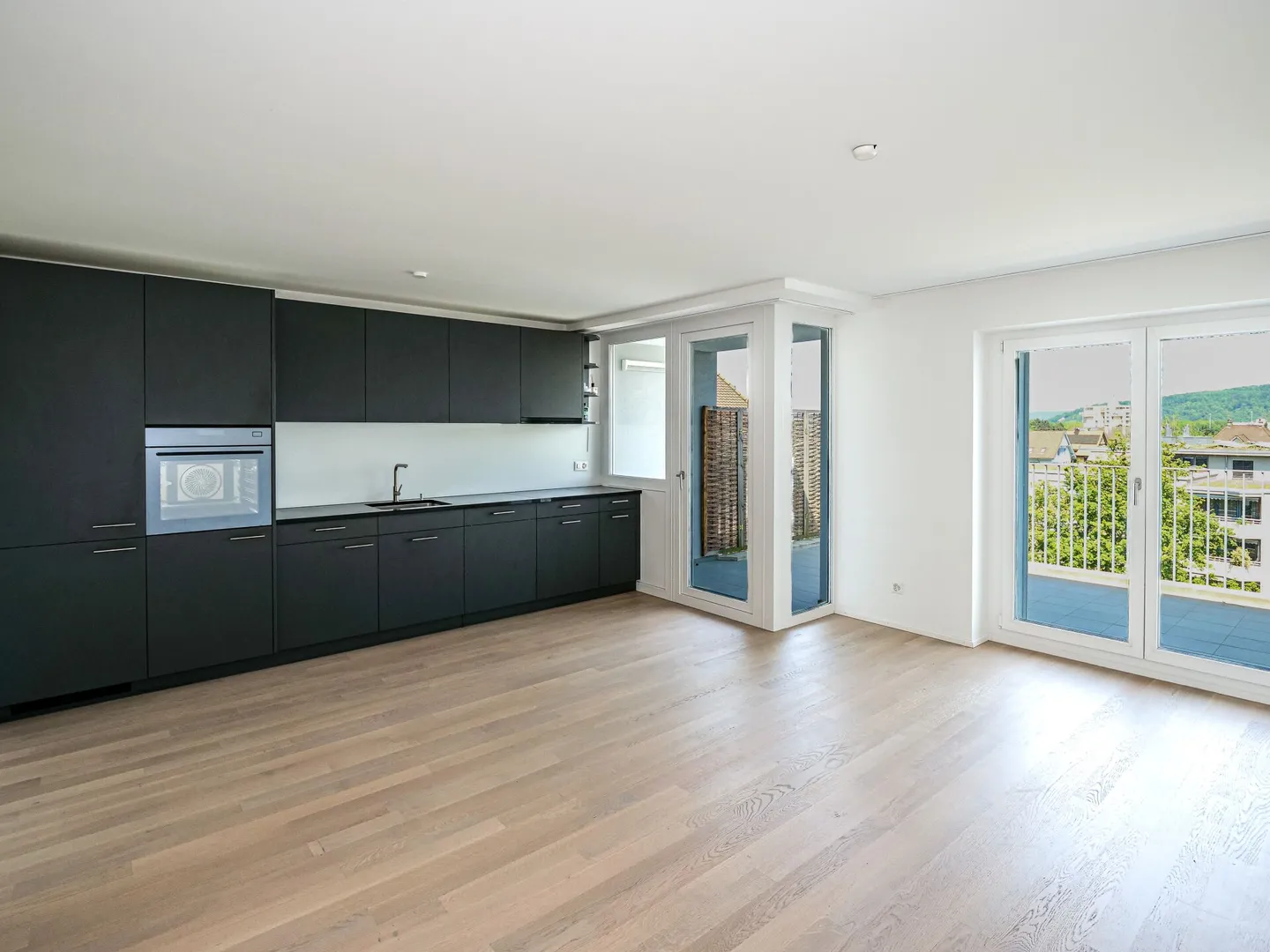 Appartamento moderno con 3 camere e grande balcone - Foto 1 di 6