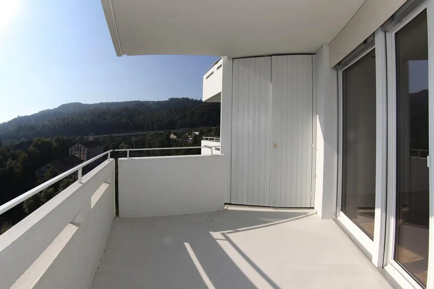 Apartment with a view of greenery! - Photo 8 of 9