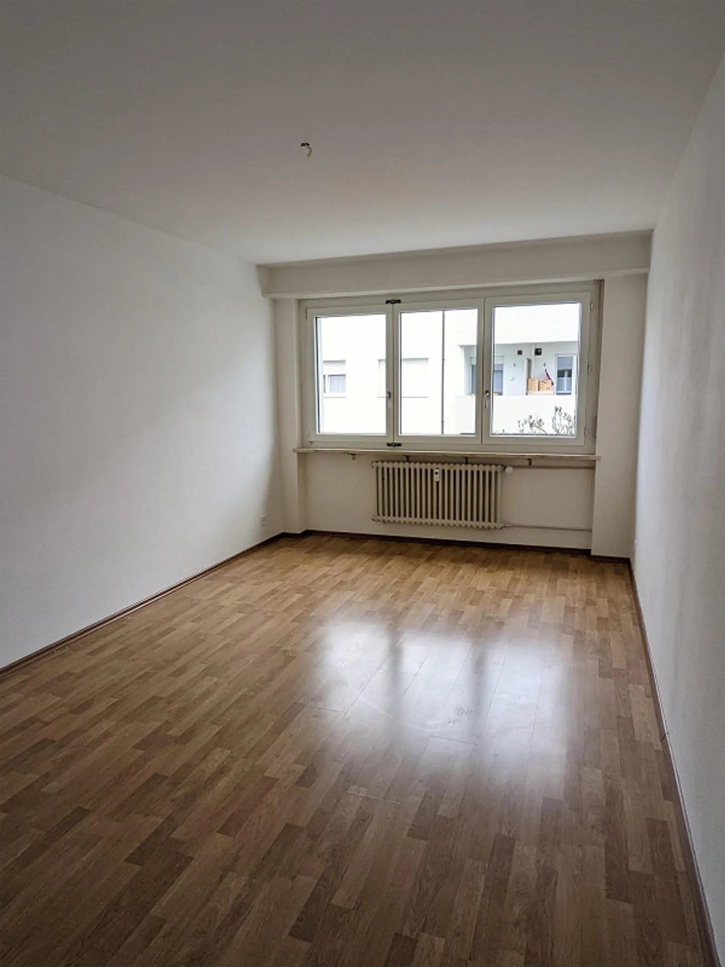 Appartement penthouse moderne de 3 pièces avec terrasse sur le toit de 50m² dans un emplacement calme - Photo 7 sur 11