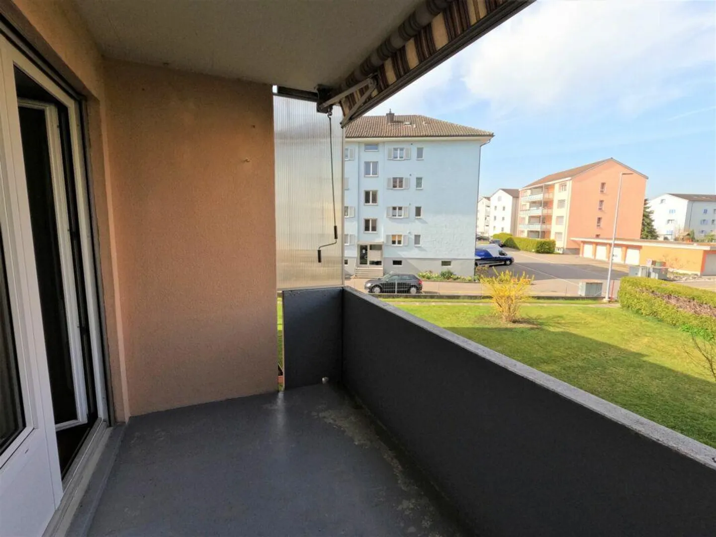 Vie confortable près de la gare - Appartement 2 pièces avec balcon - Photo 7 sur 8