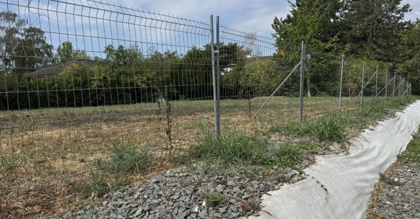 Land with building permit - Photo 1 of 3