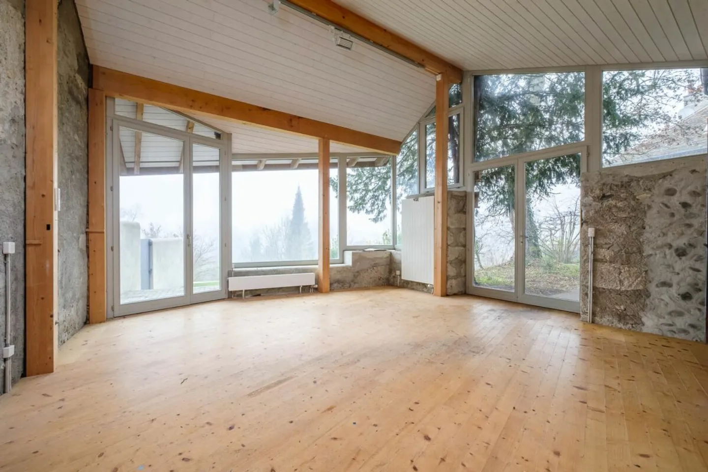 House for Renovation with Large Plot - Great Potential for Conversion - Photo 7 of 8