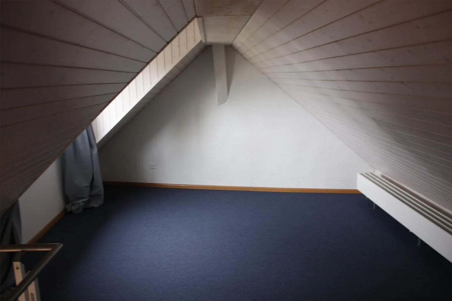 Charmante Dachwohnung mit Galerie - Foto 6 von 15