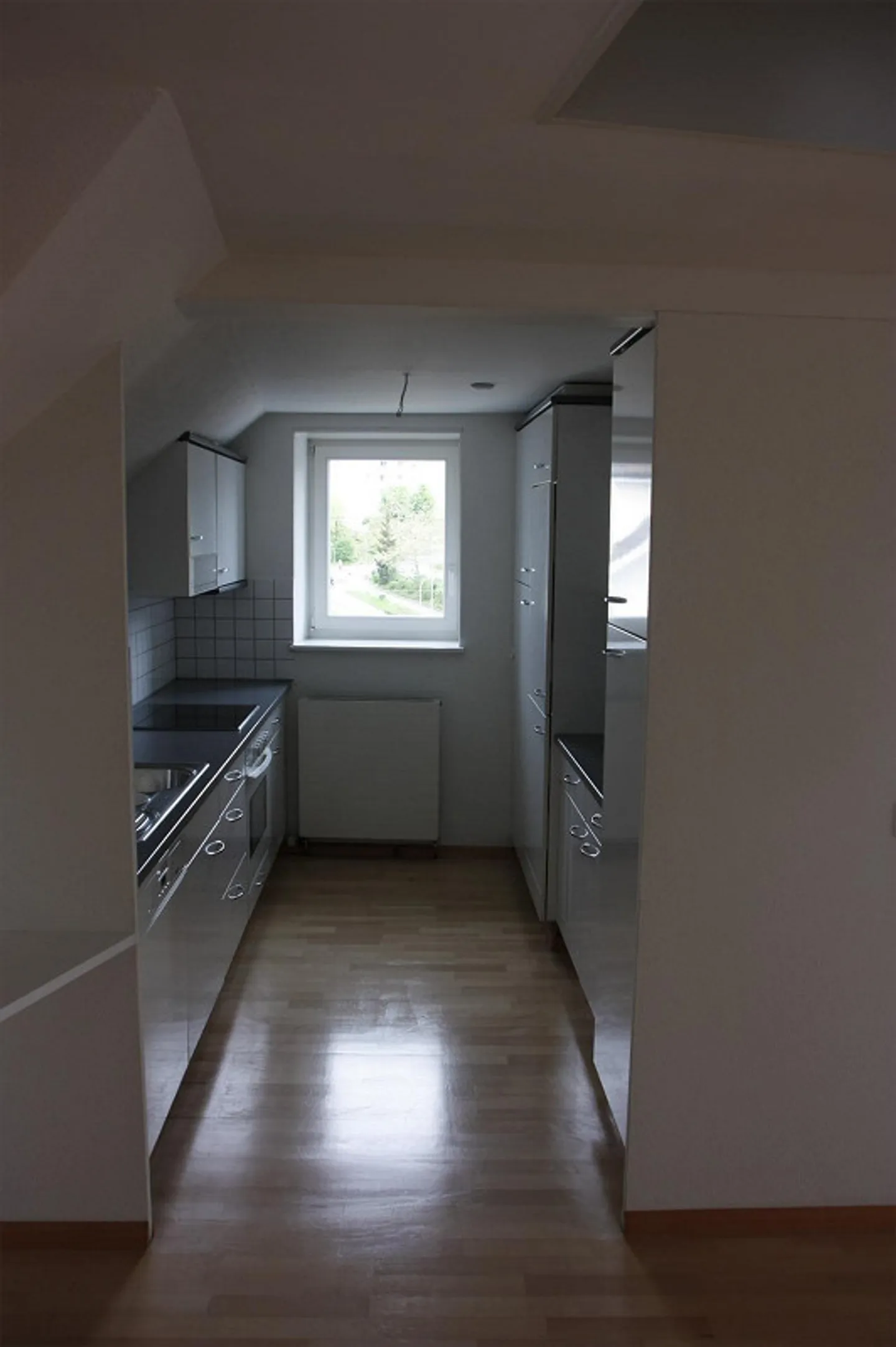 Charmante Dachwohnung mit Galerie - Foto 4 von 15