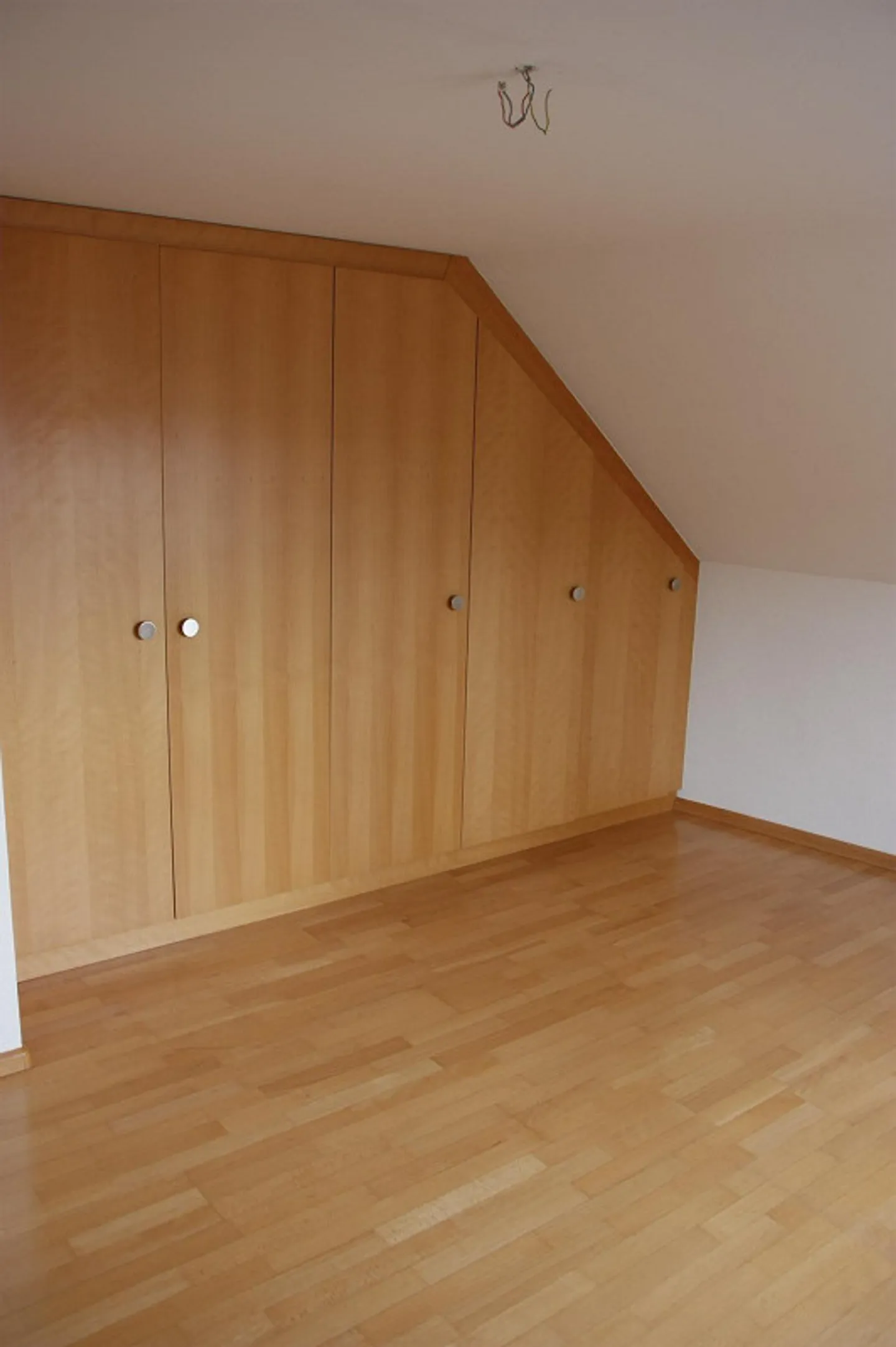 Charmante Dachwohnung mit Galerie - Foto 9 von 15