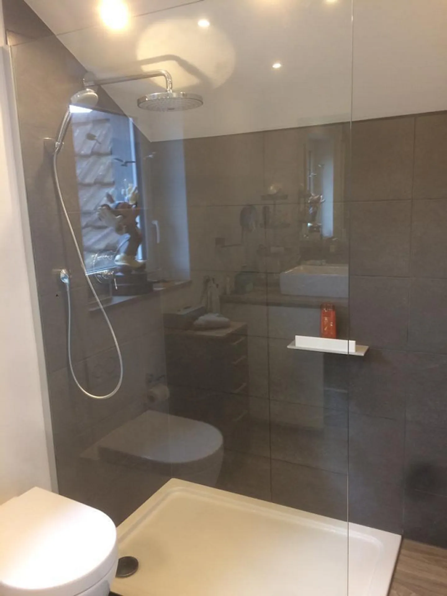 Charmante Dachwohnung mit Galerie - Foto 12 von 15