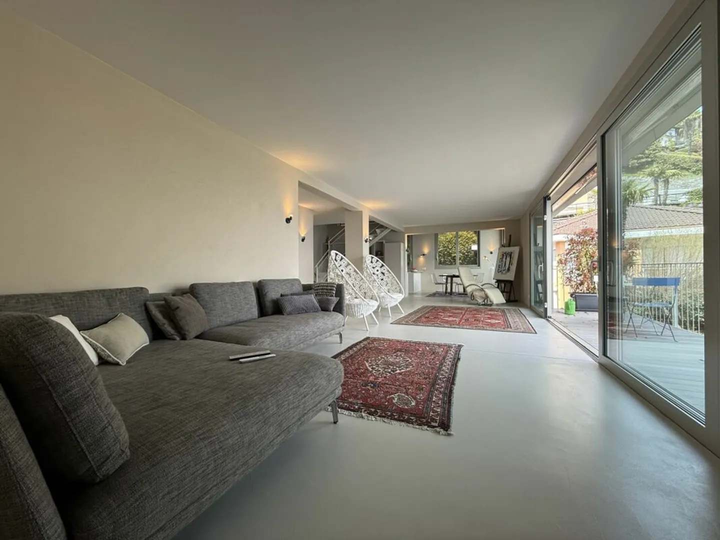 Two-family house with lake view in a sought-after location of Ronco sopra Ascona - Photo 5 of 17