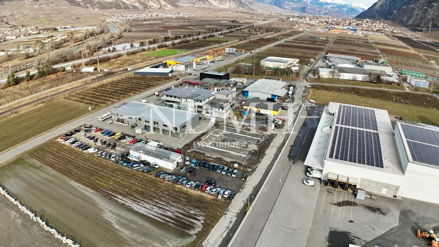 Extraordinary property with approved commercial project - Photo 3 of 7