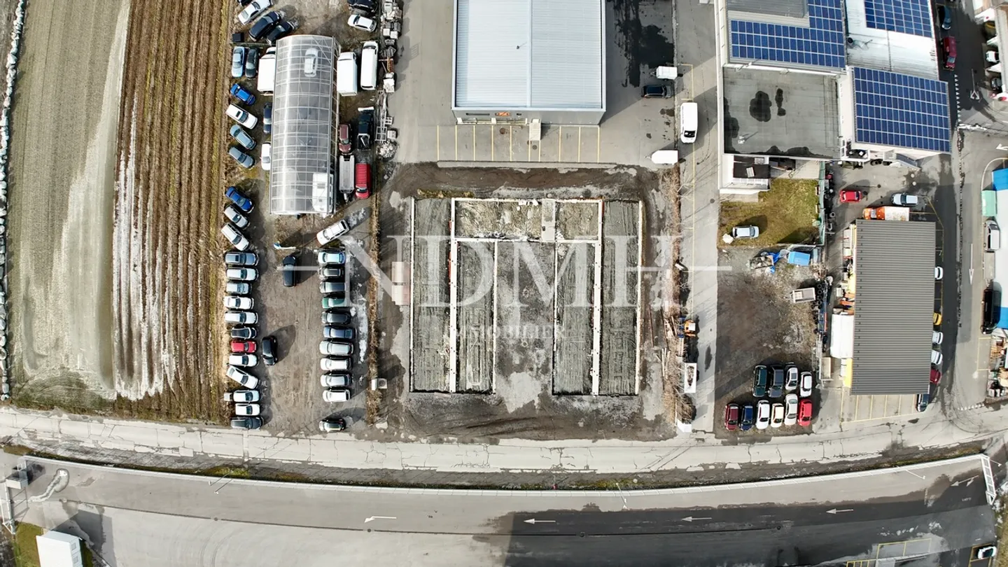 Extraordinary property with approved commercial project - Photo 5 of 7