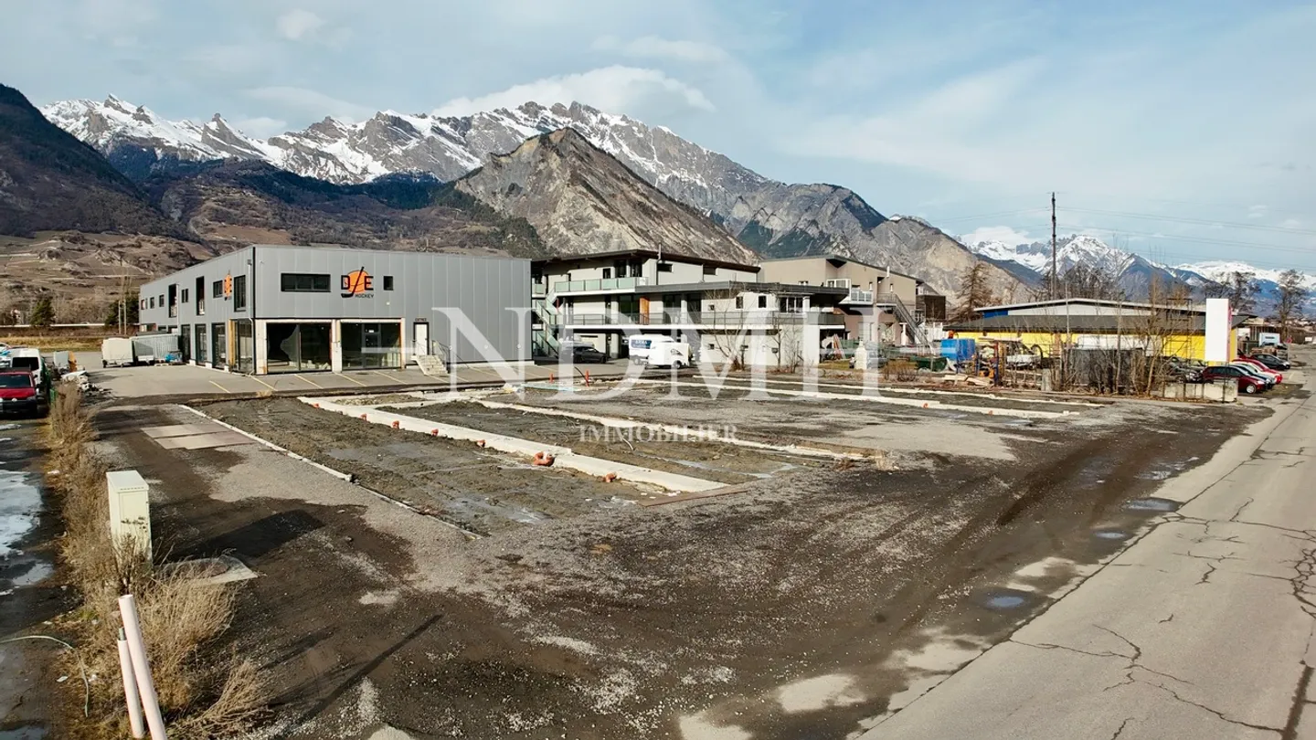 Extraordinary property with approved commercial project - Photo 7 of 7