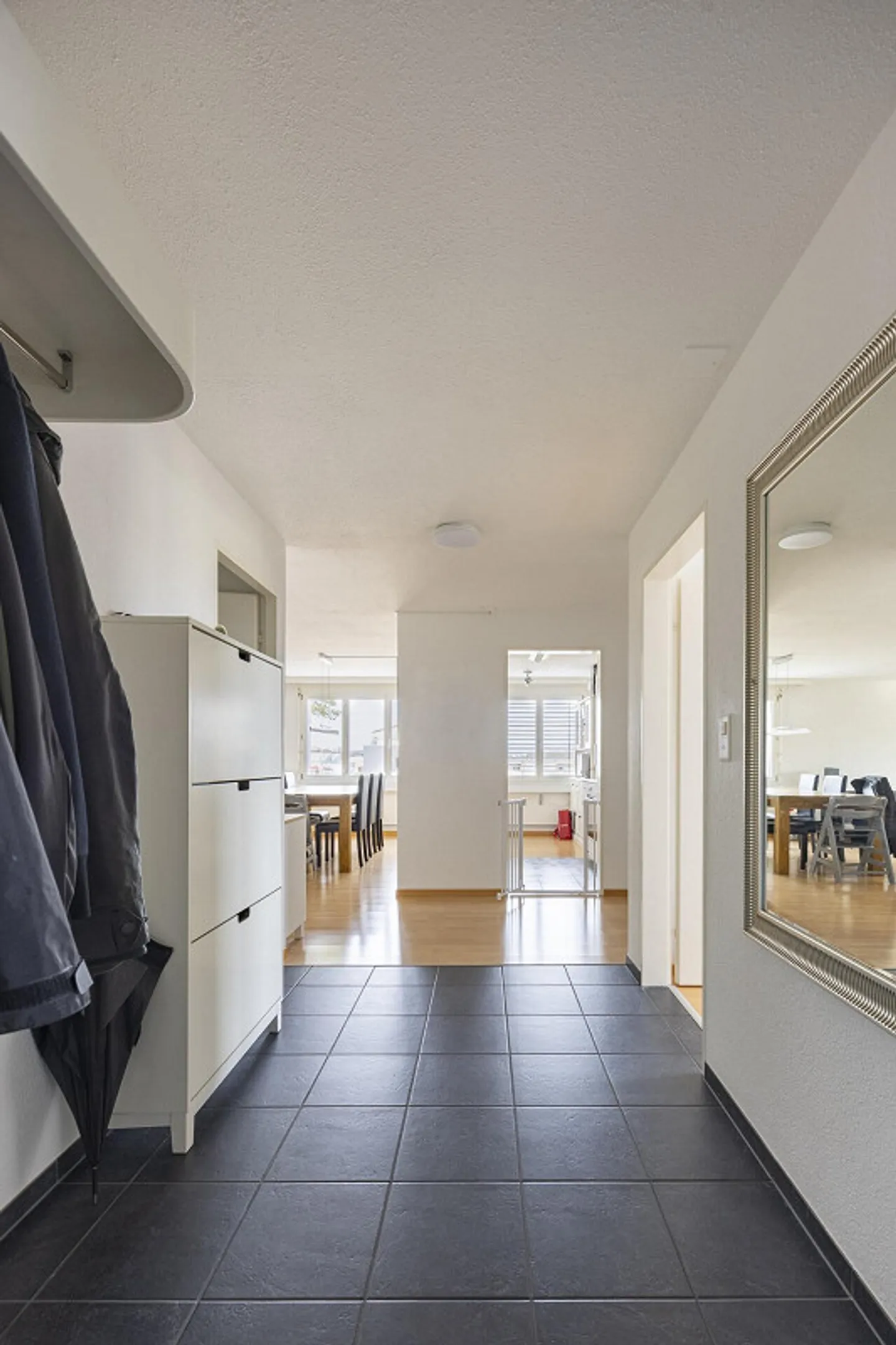 Compact 4.5-room apartment near the lake - Photo 2 of 13
