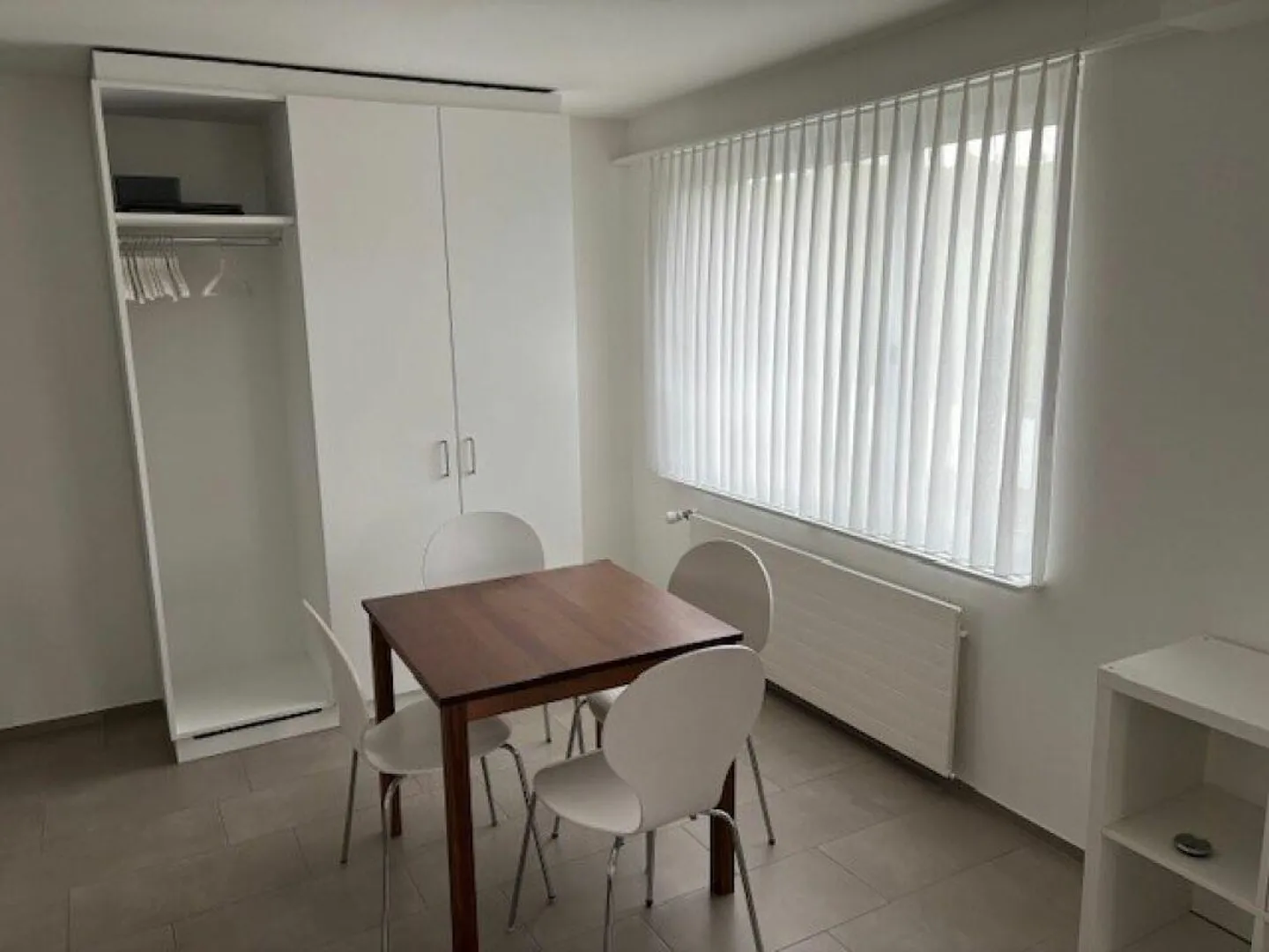 Appartement meublé 1 pièce pour les locataires hebdomadaires - Photo 2 sur 8