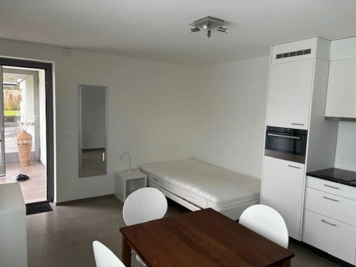 Appartement meublé 1 pièce pour les locataires hebdomadaires - Photo 3 sur 8