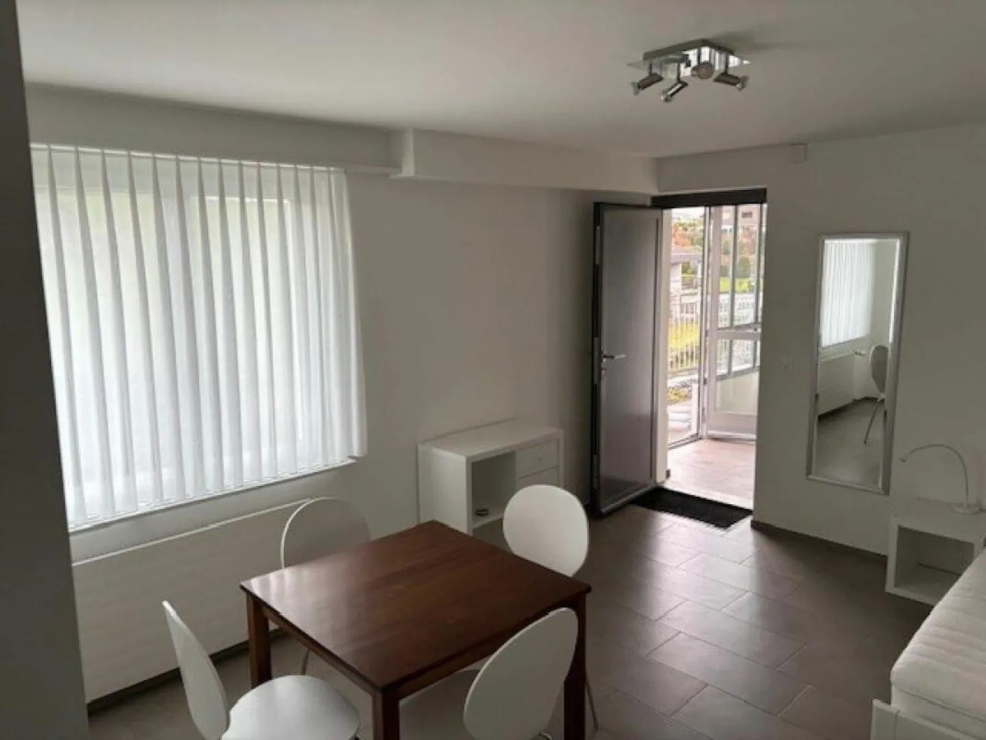Appartement meublé 1 pièce pour les locataires hebdomadaires - Photo 4 sur 8