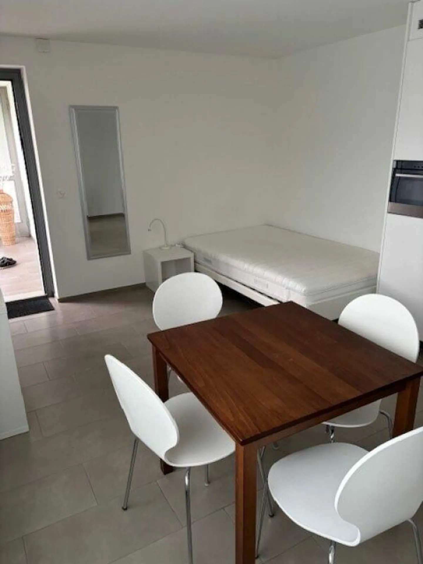 Appartement meublé 1 pièce pour les locataires hebdomadaires - Photo 5 sur 8