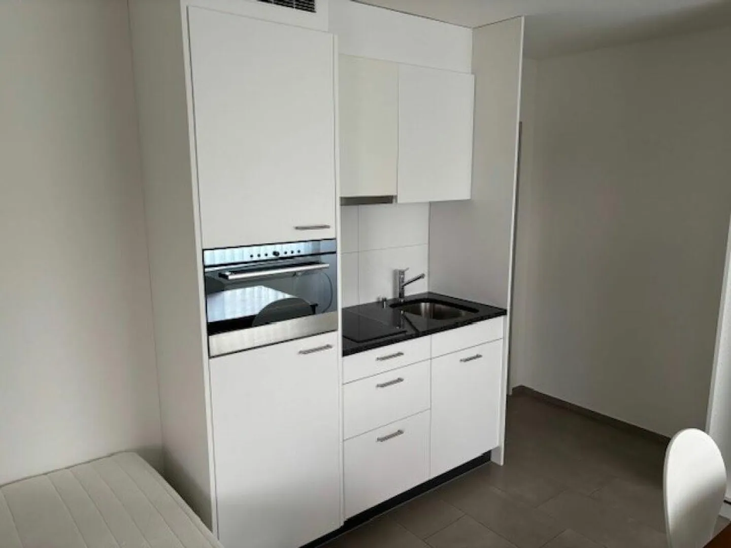 Appartement meublé 1 pièce pour les locataires hebdomadaires - Photo 6 sur 8